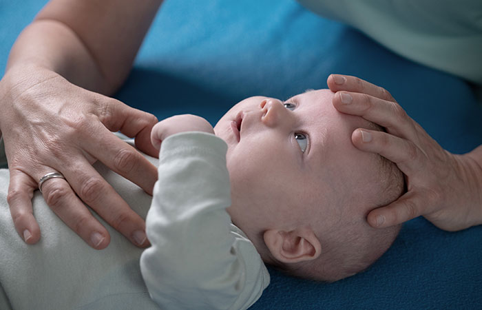 Osteopathiebehanldung für Babys bei Praxis am Mühlbach